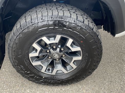 Used 2023 Toyota Tacoma TRD Off-Road image 27