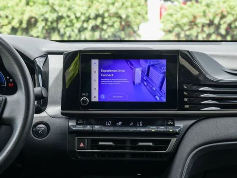 Used 2025 Toyota Camry LE FWD image 13
