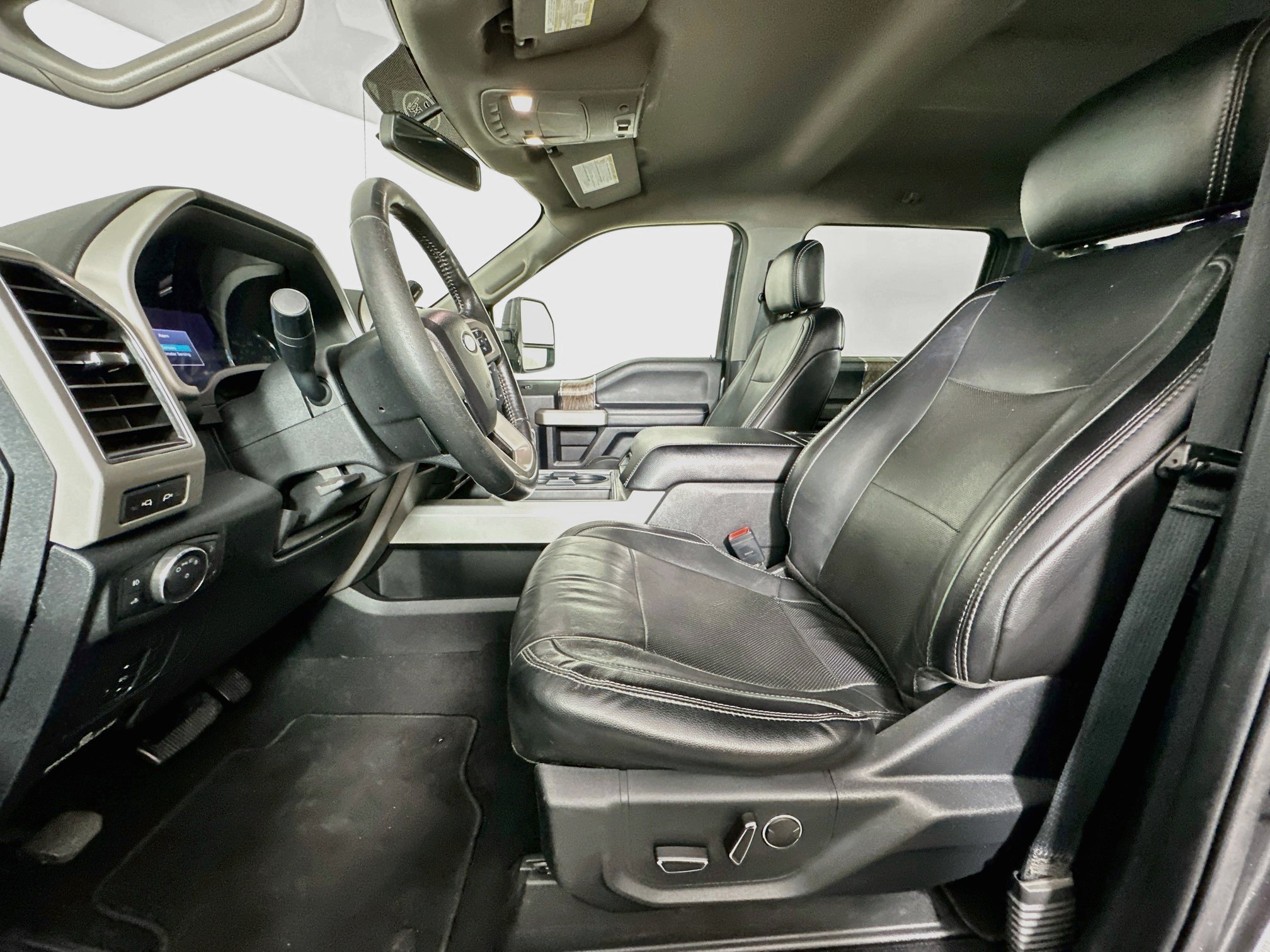 Used 2019 Ford F250 Lariat w/ Lariat Value Package AWD/4WD image 13