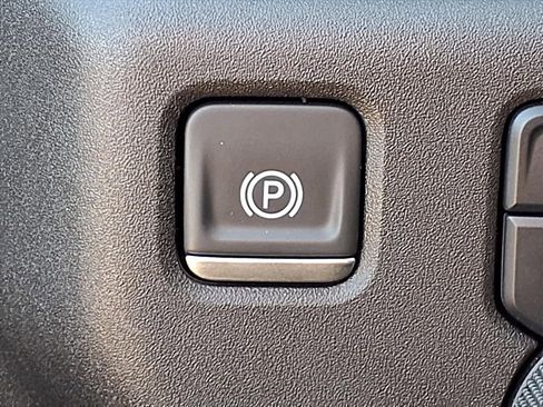 Used 2025 Chevrolet Silverado 1500 LT image 10