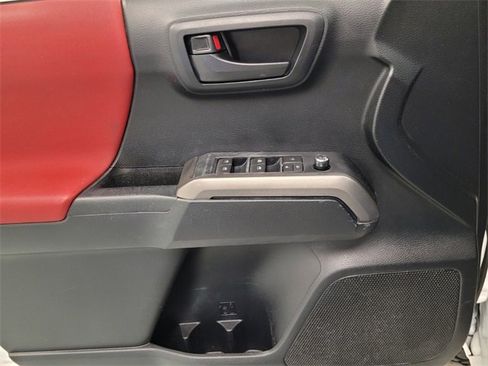 Used 2018 Toyota Tacoma SR5 image 28