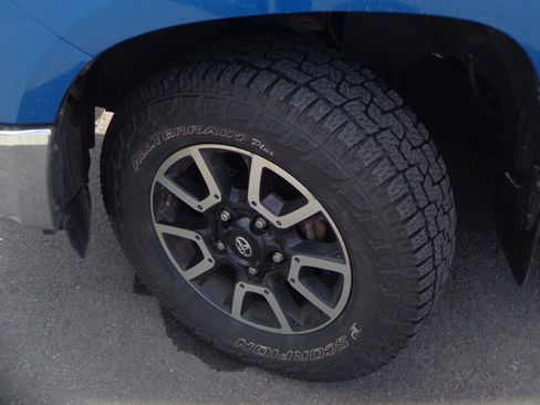 Used 2017 Toyota Tundra SR5 w/ TRD Off Road Package AWD/4WD image 17