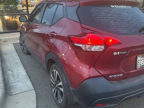 Used 2019 Nissan Kicks SV image 9