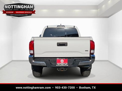 Used 2017 Toyota Tacoma TRD Off-Road w/ Tow Package AWD/4WD image 5