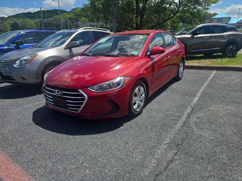 Used 2017 Hyundai Elantra SE FWD image 1