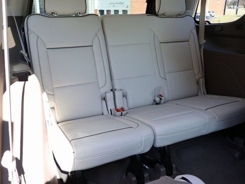 Used 2021 GMC Yukon Denali w/ Denali Premium Package image 19