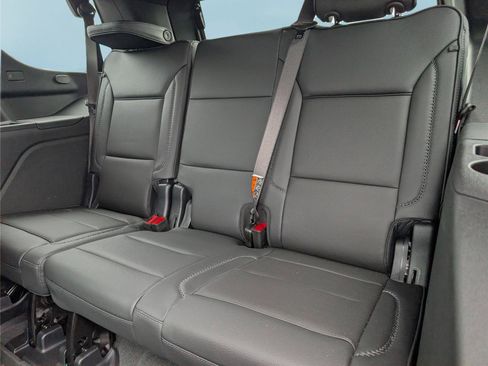 Used 2025 GMC Yukon Denali w/ Advanced Technology Package AWD/4WD image 14