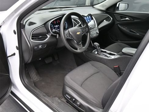 Used 2024 Chevrolet Malibu LT image 2