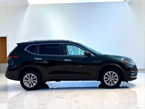 Used 2018 Nissan Rogue SV image 5