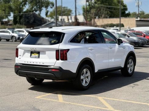 Used 2022 Kia Sorento LX AWD/4WD image 7