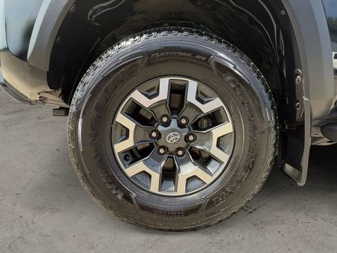Used 2022 Toyota Tacoma TRD Off-Road w/ TRD Premium Off Road Package AWD/4WD image 14