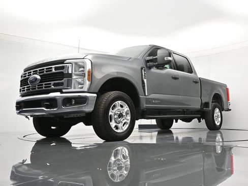 Certified 2025 Ford F250 XLT image 35