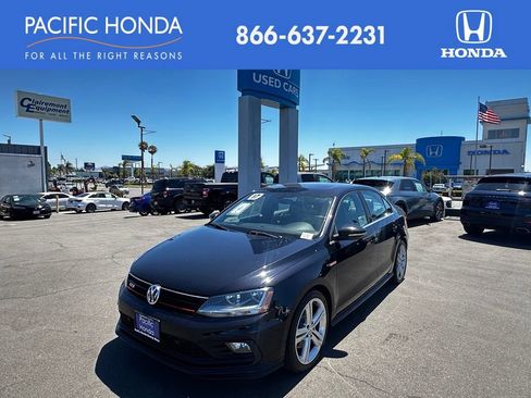 Used 2017 Volkswagen Jetta GLI FWD image 1