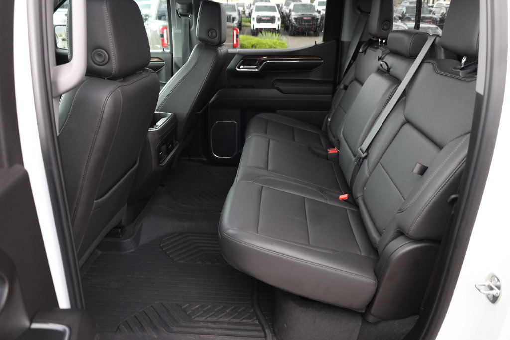 Used 2024 Chevrolet Silverado 1500 LT Trail Boss w/ LT Trail Boss Premium Package AWD/4WD image 18