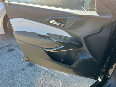 Used 2025 Chevrolet Trax LT image 18