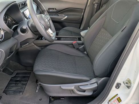 Used 2023 Nissan Kicks SV image 14