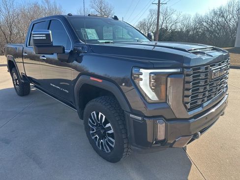 Used 2024 GMC Sierra 3500 Denali Ultimate image 7