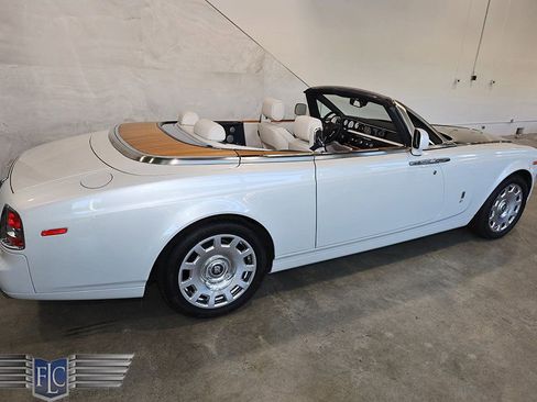 Used 2017 Rolls-Royce Phantom Drophead Coupe image 11