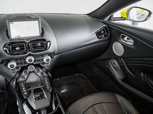 Used 2020 Aston Martin V8 Vantage Coupe RWD image 19