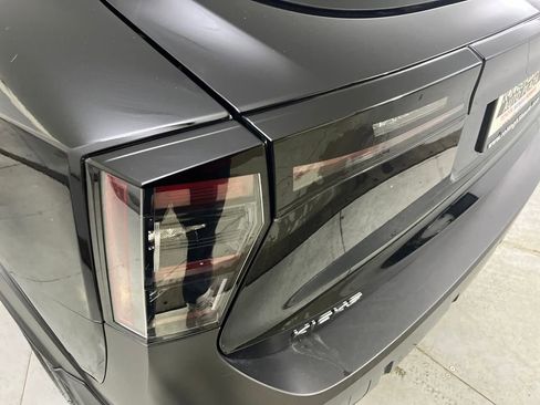 Used 2025 Nissan Kicks SV image 40