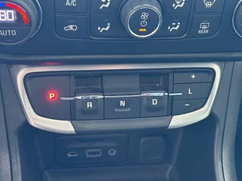 Used 2024 GMC Terrain SLT image 24