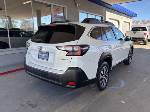 Used 2023 Subaru Outback Premium image 5