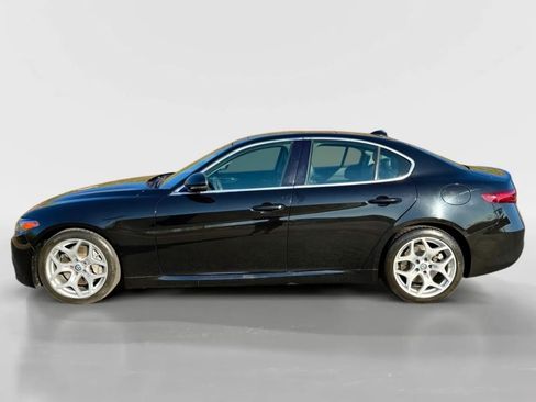 Used 2018 Alfa Romeo Giulia Ti image 2