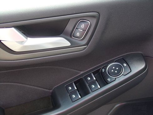 Used 2023 Ford Escape SE image 12