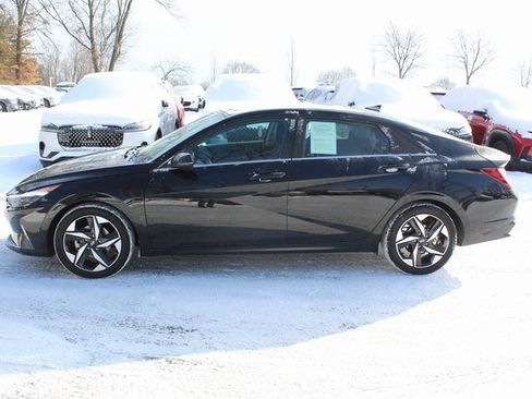 Used 2023 Hyundai Elantra Limited image 7