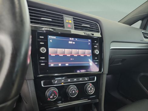 Used 2019 Volkswagen Golf 4-Door FWD image 12