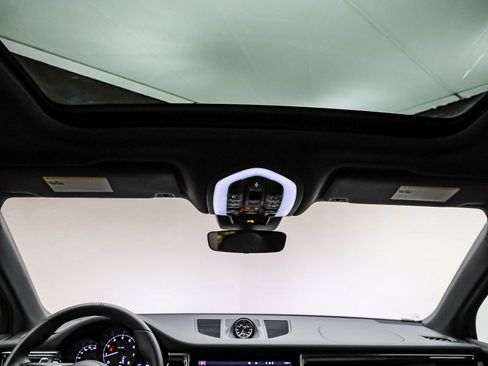 Used 2025 Porsche Macan image 52