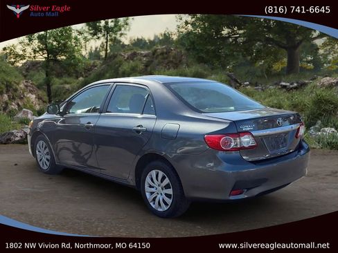 Used 2013 Toyota Corolla LE image 2