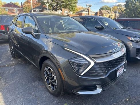 Used 2024 Kia Sportage LX image 3