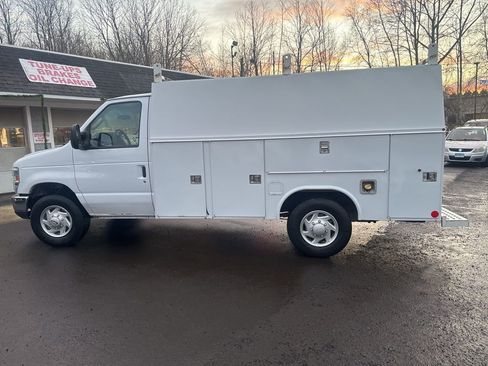 Used 2016 Ford E-350 and Econoline 350 Super Duty w/ Power Windows & Locks Group image 28