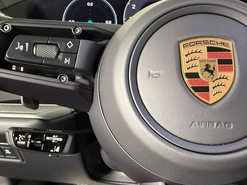 Certified 2025 Porsche Cayenne S image 38