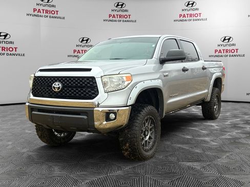 Used 2017 Toyota Tundra SR5 w/ SR5 Upgrade Package image 7