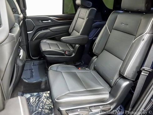 Used 2022 Cadillac Escalade Premium Luxury image 11