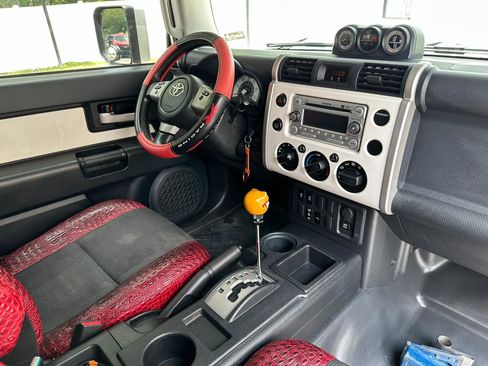 Used 2013 Toyota FJ Cruiser 2WD w/ Upgrade Pkg image 51