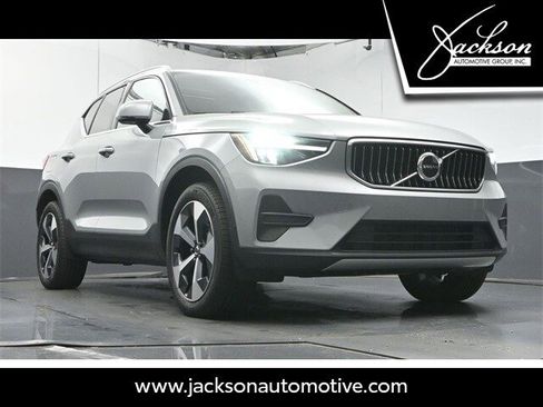 Certified 2025 Volvo XC40 B5 Core w/ Protection Package Premier image 34