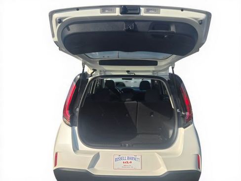 Used 2025 Kia Soul LX w/ LX Technology Package FWD image 10