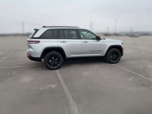 New 2026 Jeep Grand Cherokee Altitude image 13