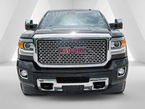 Used 2017 GMC Sierra 2500 Denali AWD/4WD image 2