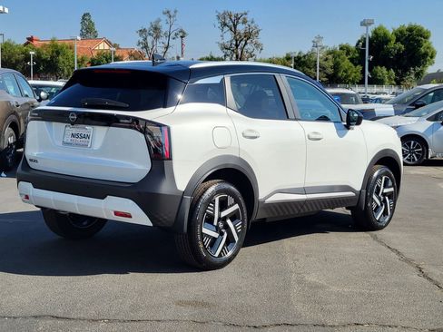 New 2026 Nissan Kicks SV w/ Illumination Package FWD image 2