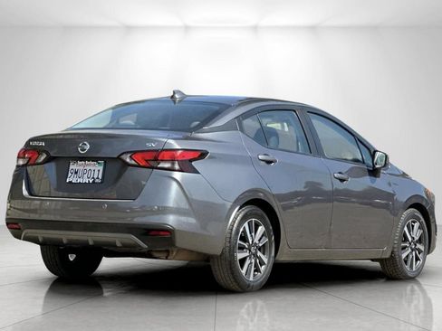 Used 2021 Nissan Versa SV FWD image 4