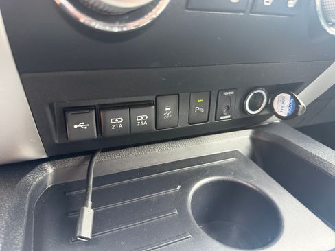 Used 2021 Toyota Tundra Platinum AWD/4WD image 31