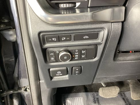 Used 2021 Ford F150 Lariat w/ Equipment Group 502A High AWD/4WD image 21