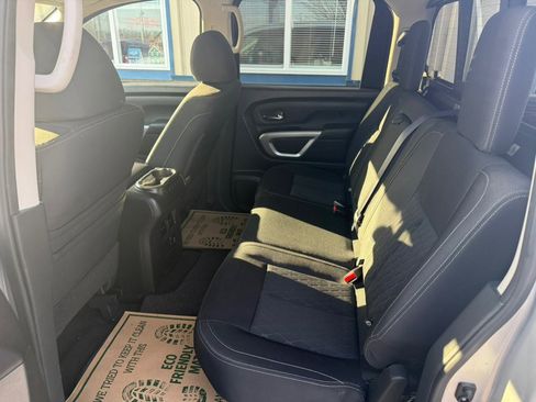 Used 2018 Nissan Titan SV w/ SV Convenience Package image 22