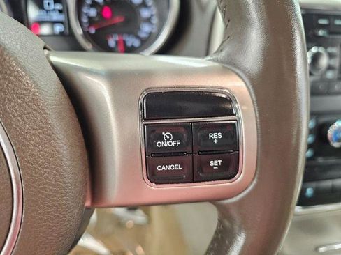 Used 2012 Jeep Grand Cherokee Laredo w/ Laredo E Group image 12