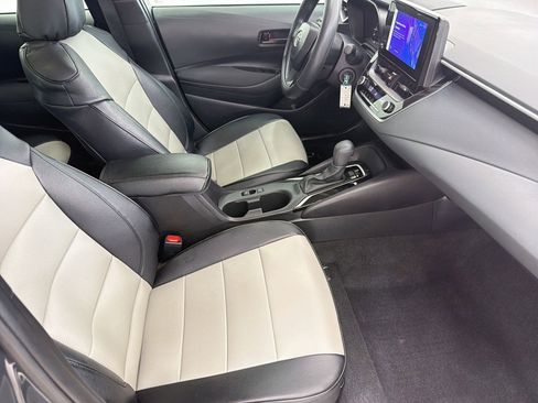 Used 2025 Toyota Corolla LE image 27