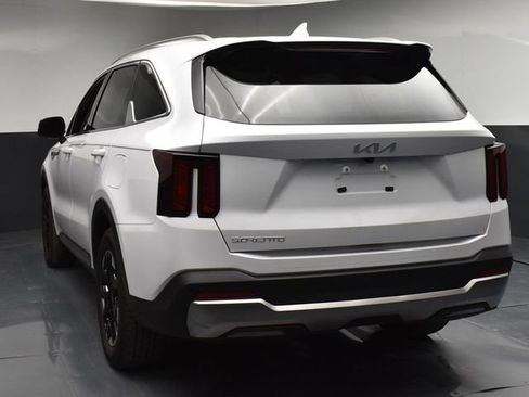 Used 2026 Kia Sorento S FWD image 4